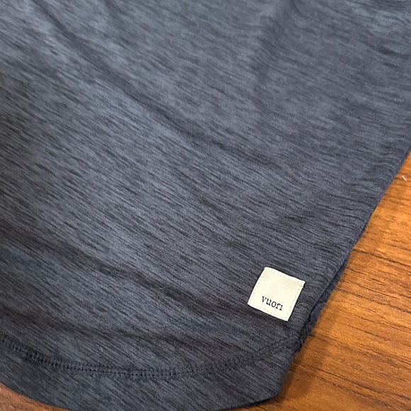 Vuori Charcoal Heather Tee with Pocket - Picture 4 of 5